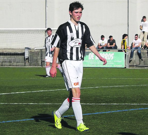 El juvenil Mikel Retegi consiguió un hat trick con el primer equipo en San Jorge. 