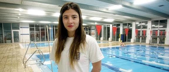 La joven nadadora Elena Rodríguez es objeto de seguimiento por la Federación Española de Natación. 