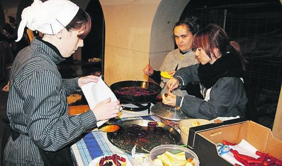 Puesto de txistorra de la coral Alboka en la edición pasada. 