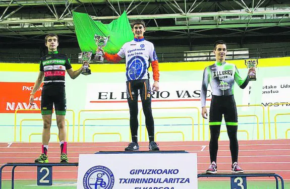 Podium de categoría cadete, con el astigartarra Urko Senperena entre ellos.
