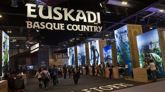Vista general del estand de Euskadi en la 35 Feria Internacional de Turismo. 