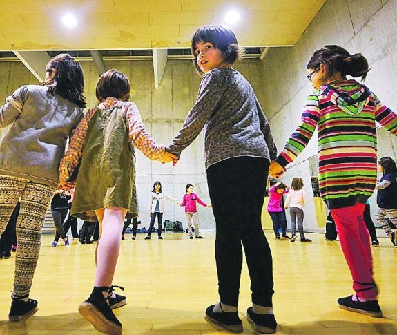 Usabal kiroldegian. Helduen ikastaroak Tolosako 50 pertsona elkartu ditu aurtengo ikasturtean.