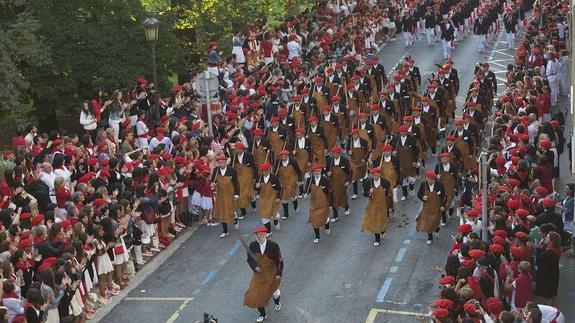 Siete de cada diez irundarras apuesta por superar la división en el Alarde