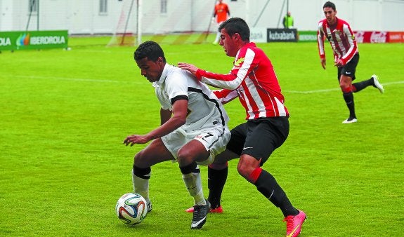 Silas fue uno de los protagonistas de la importante victoria del Real Unión en Lezama.