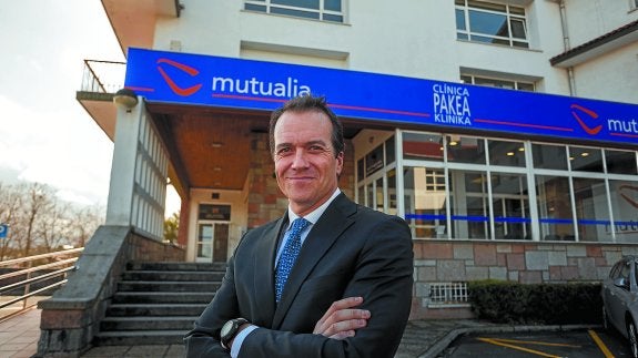 Jorge Arbaiza muestra su entusiasmo por cada una de las áreas de la Clínica Pakea en la que trabaja desde hace 15 años.