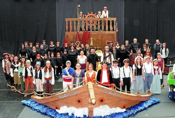 Cantores. Los niños de Ganbara Txiki durante el estreno del musical en Oñati en enero pasado 