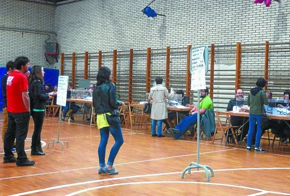 Mesas electorales en Karmengo Ama, donde el PSE logró una victoria aplastante. Miriam Cano