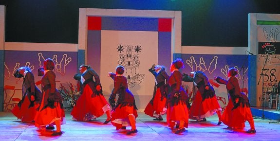 Última actuación de Alurr taldea en Segura; el grupo estrena espectáculo este fin de semana en Tolosa.