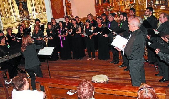 Actuación. Alboka Abesbatza actuó en el Convento. 