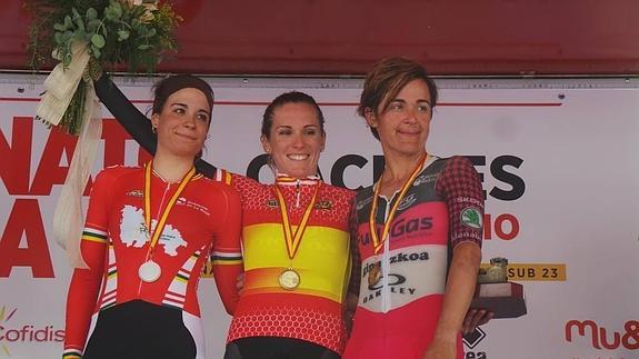 Sheyla Gutiérrez, Ana Sanchís eta Leire Olaberria, podiumnean.