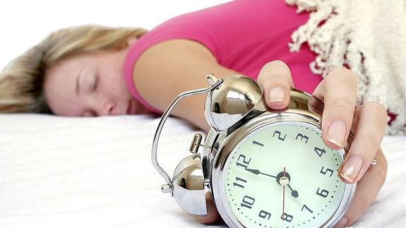 Además de la edad, también influye la necesidad de sueño que tiene cada persona.