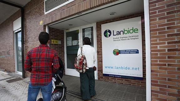El paro bajó en junio en 1.275 personas en Gipuzkoa