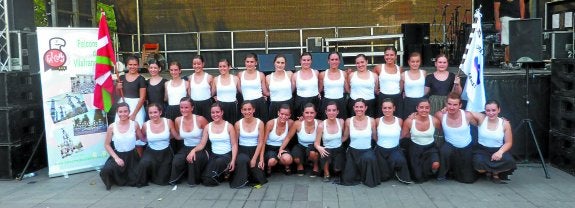 La fusión entre danza tradicional vasca y contemporánea gustó mucho al público de Vilafranca del Penedés.