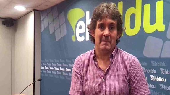 Urizar acusa al PNV de entrar en el juego del PP y PSOE del «café para todos»