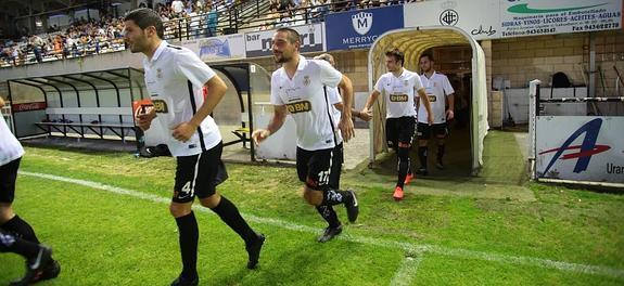 El Real Unión salta al terreno de juego para enfrentarse a la Real Sociedad. 