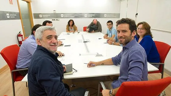 La reunión del PP de Gipuzkoa en su sede de San Sebastián.