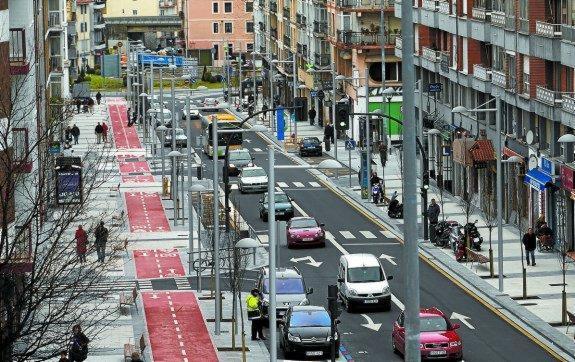 Más comercios. La calle Hondarribia reúne varios establecimientos de K-Biziak. 