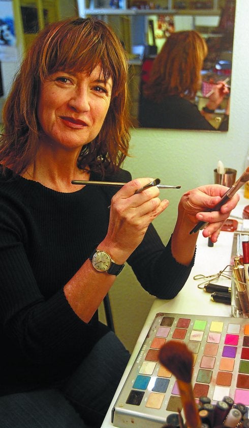 Karmele Soler, con sus herramientas.