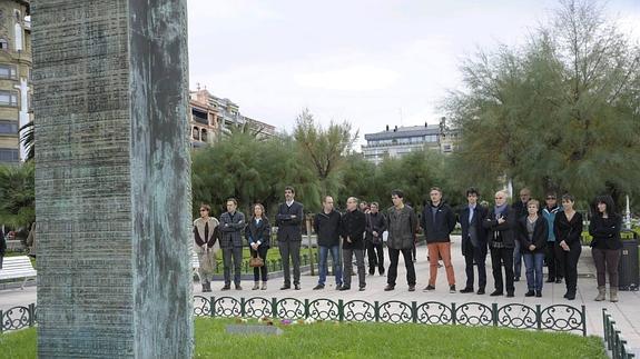 Homenaje a las víctimas del terrorismo en San Sebastián, al que acudieron miembros de Bildu.