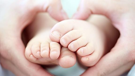 ¿Se deben subir fotos de bebés y niños a las redes sociales?