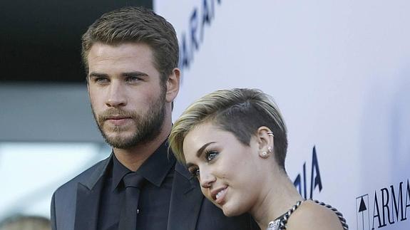 Miley Cyrus y Liam Hemsworth, en 2013