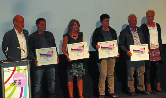 Cuatro ikastolas y Partaide recibieron un homenaje por defender el modelo educativo.