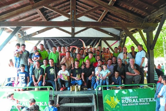 Premiados. Los ganaderos premiados en el certamen celebrado en Elizondo. 