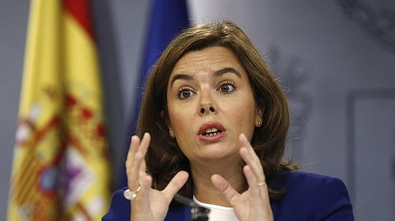 La vicepresidenta del Gobierno, Soraya Sáenz de Santamaría, en la rueda de prensa posterior al Consejo de MInistros