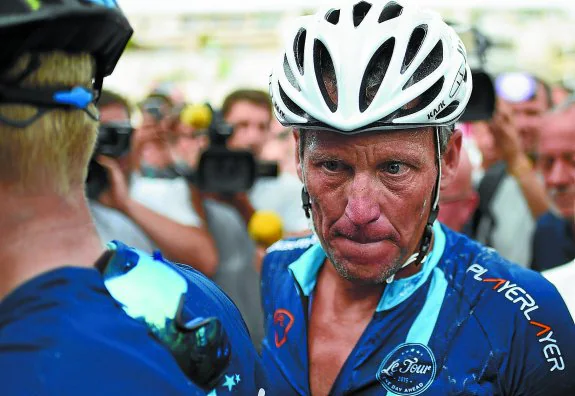 Armstrong estuvo el pasado mes de julio en Francia cubriendo varias etapas del Tour, días antes de que pasase la carrera, para apoyar la lucha contra el cáncer.