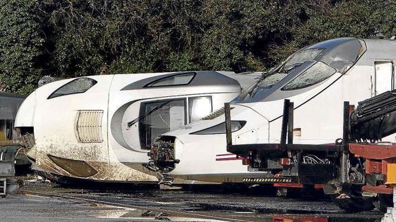 El tren que descarriló en Santiago pesaba 32 toneladas más de lo permitido