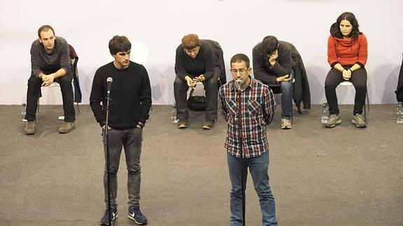 Laburu bertsotan, Azpiroz zain duela. 