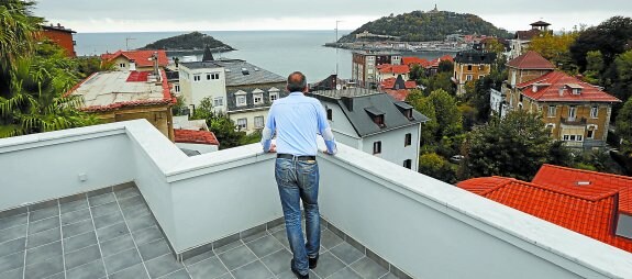 Una vivienda a la venta en el entorno de Miraconcha de Donostia, que ha recibido la visita de muchos compradores extranjeros. Cuesta casi dos millones.