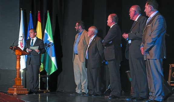 Miguel Ángel Páez recogió el premio en nombre del Ayuntamiento. 