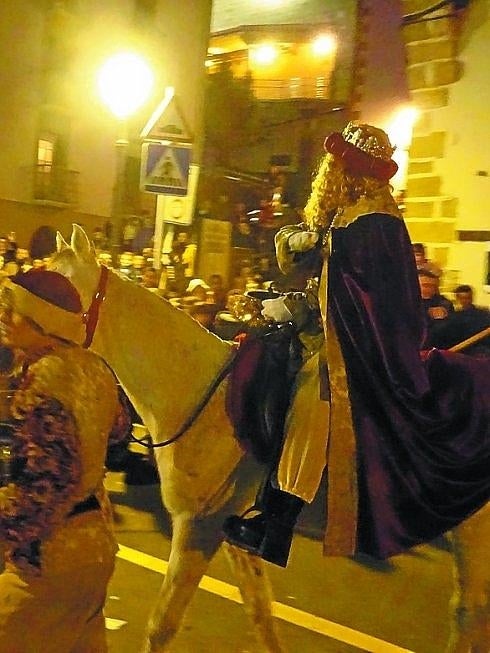 Erregeen karteruak goizetik jaso zituen gutunak eta arratsaldez Erregeak heldu ziren. 