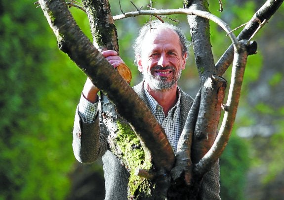 Andrés Martín Asuero presentará hoy su libro en Donostia.