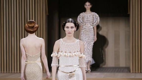 Naturaleza y feminidad, con Chanel y Stéphane Rolland