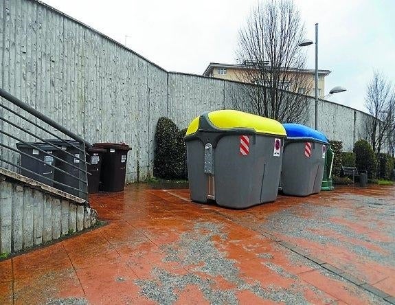 Todos los contenedores con el tamaño que presentan los grandes.