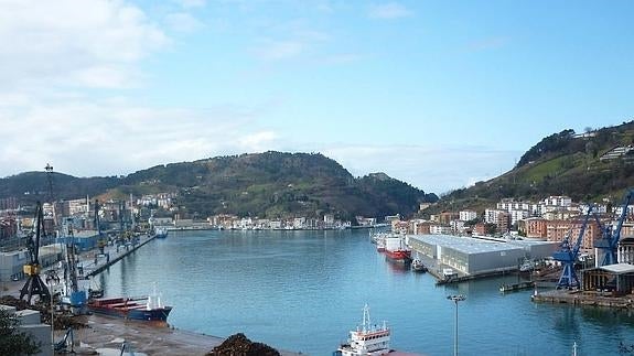 Vista del puerto de Pasajes