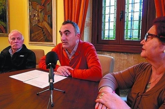 Barradas, Sánchez y Juez, ayer en el consistorio. 