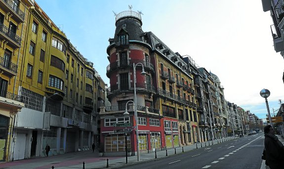 Esquina que forman las calles Miracruz y Gloria, donde se proyecta la construcción de un nuevo edificio de arquitectura contemporánea.