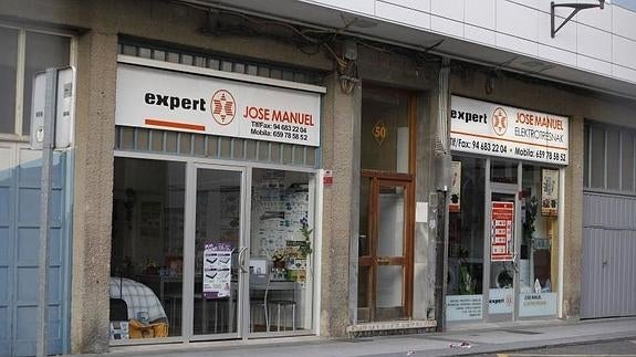 Comercios cerrados por el desprendimiento