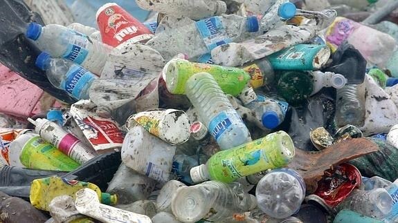 Zabortegietako plastikoa erabil liteke, prozesua eskala industrialera eramango balitz.