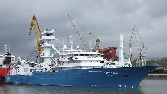 Imagen del pesquero de Bermeo en el que se produjo el incidente en el que murieron dos vigilantes.
