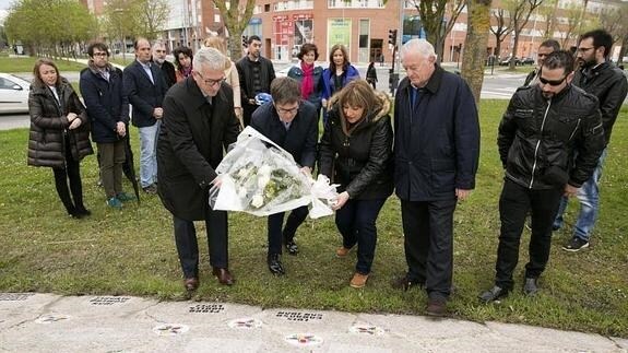 El acto celerado en Vitoria en homenaje al exteniente  coronel de la Guardia Civil Luis Cadarso.