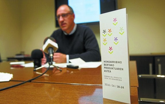 Kalixa Silanes, concejal de Agricultura y Medioambiente, ayer durante la presentación.