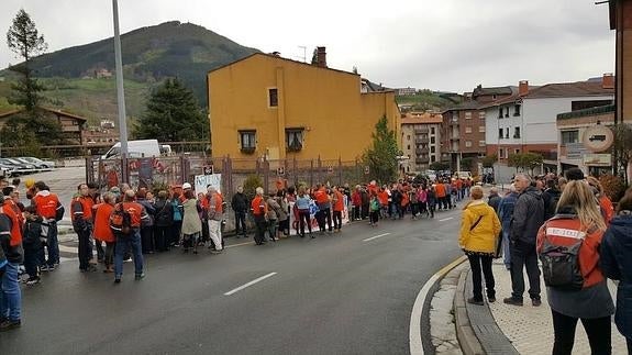 Cadena humana convocada por el comité de Arcelor. 