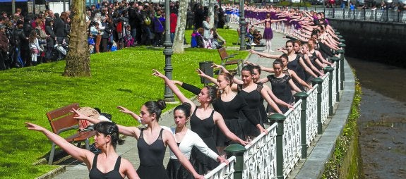 Una barandilla llena de pasión por la danza