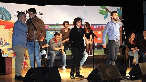 Inprobisatzaile sardiniarrak Donostiako saioan.