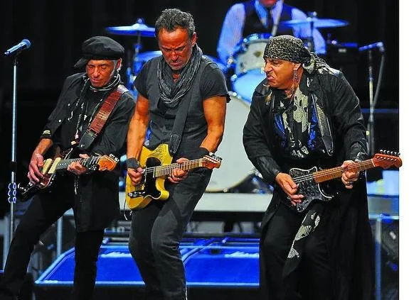 Inicio del concierto de Bruce Springsteen en San Sebastián.