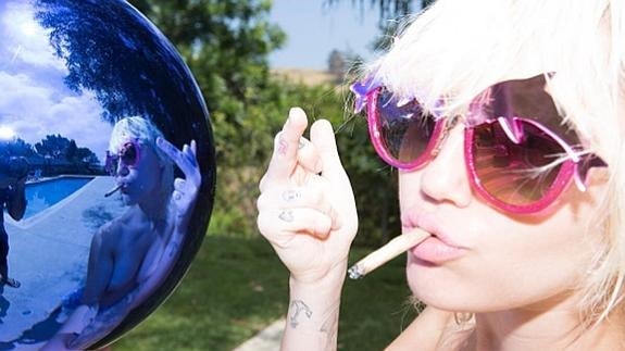 Miley Cyrus se las ingenia para volver a colar un pezón en Instagram